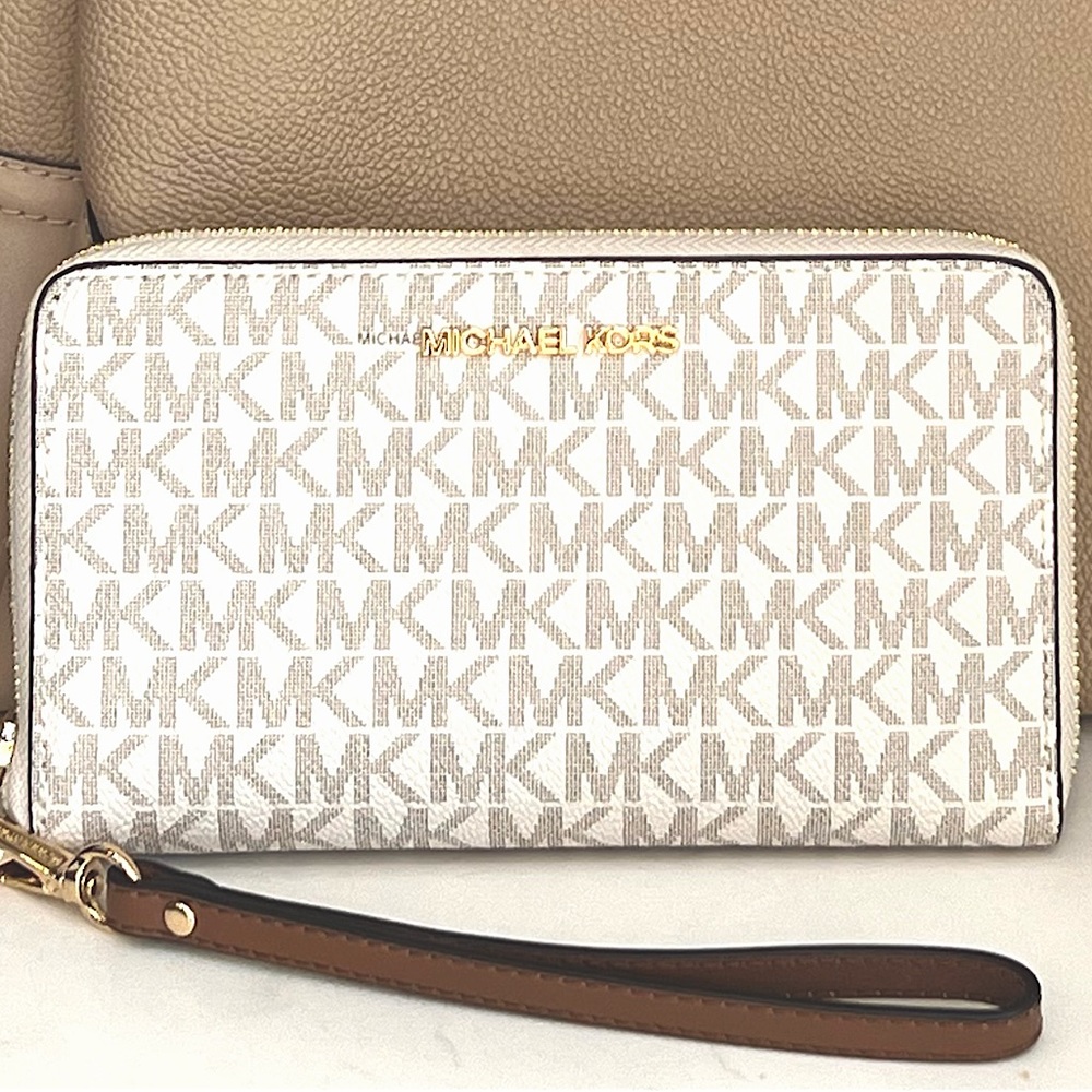 Michael Kor’s Jet Set Leather Wallet w/Phone Pocket - Picture 8 of 8